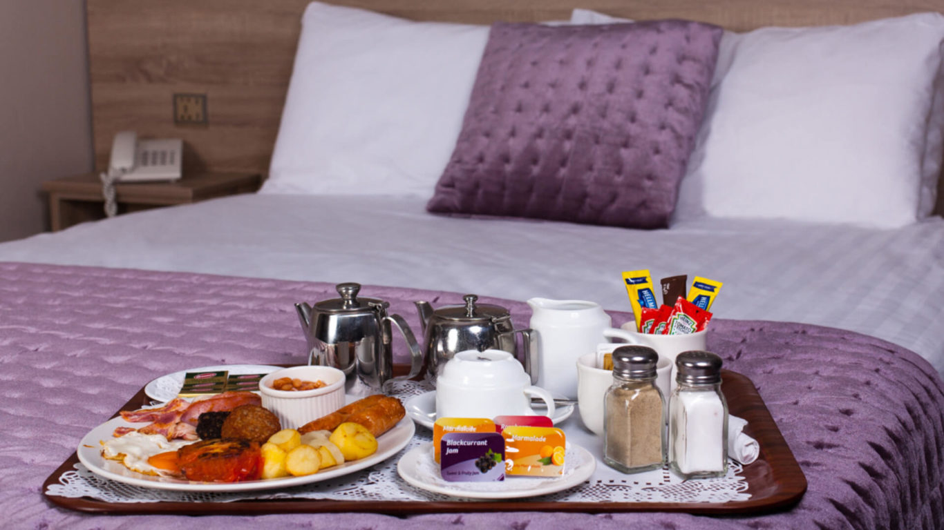 treacys-west-county-Exec-bedroom-with-breakfast